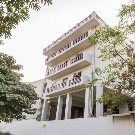 Hotel Oyo 71597 The Shivaay Residency Gurgaon Exterior foto
