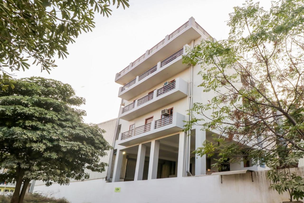 Hotel Oyo 71597 The Shivaay Residency Gurgaon Exterior foto